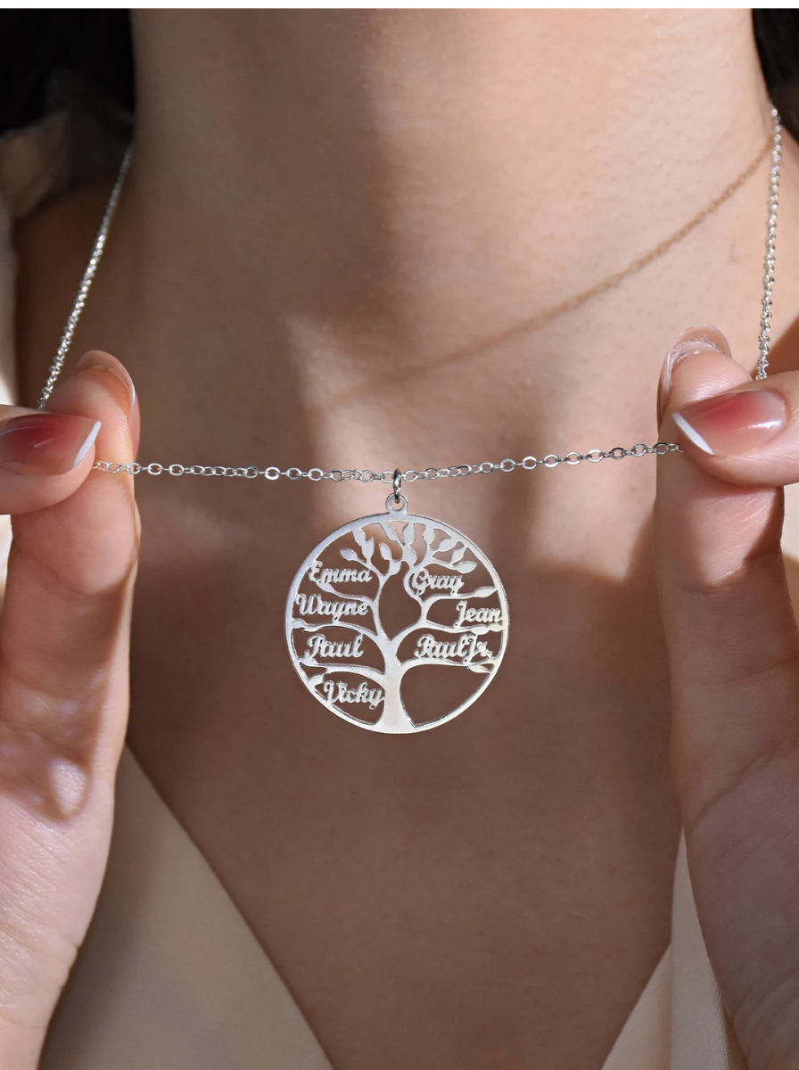 Sere Women's Custom Family Tree Name Necklace