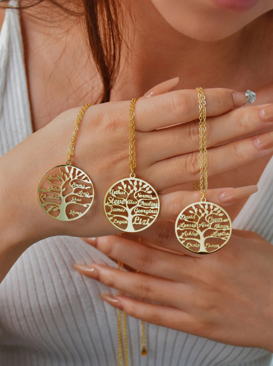 Sere Women's Custom Family Tree Name Necklace
